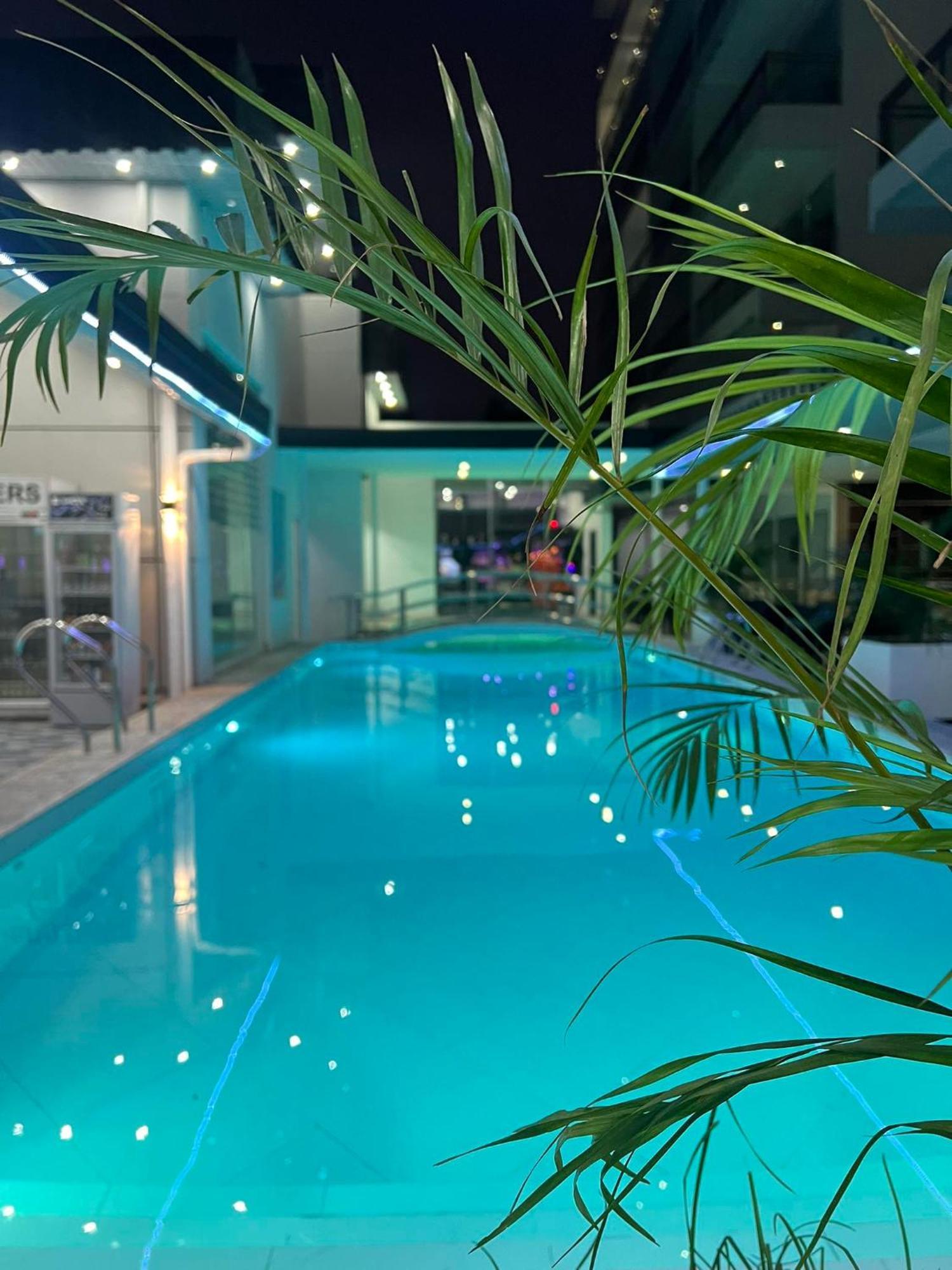 Chequers Suites Subic Bay Olongapo Zewnętrze zdjęcie