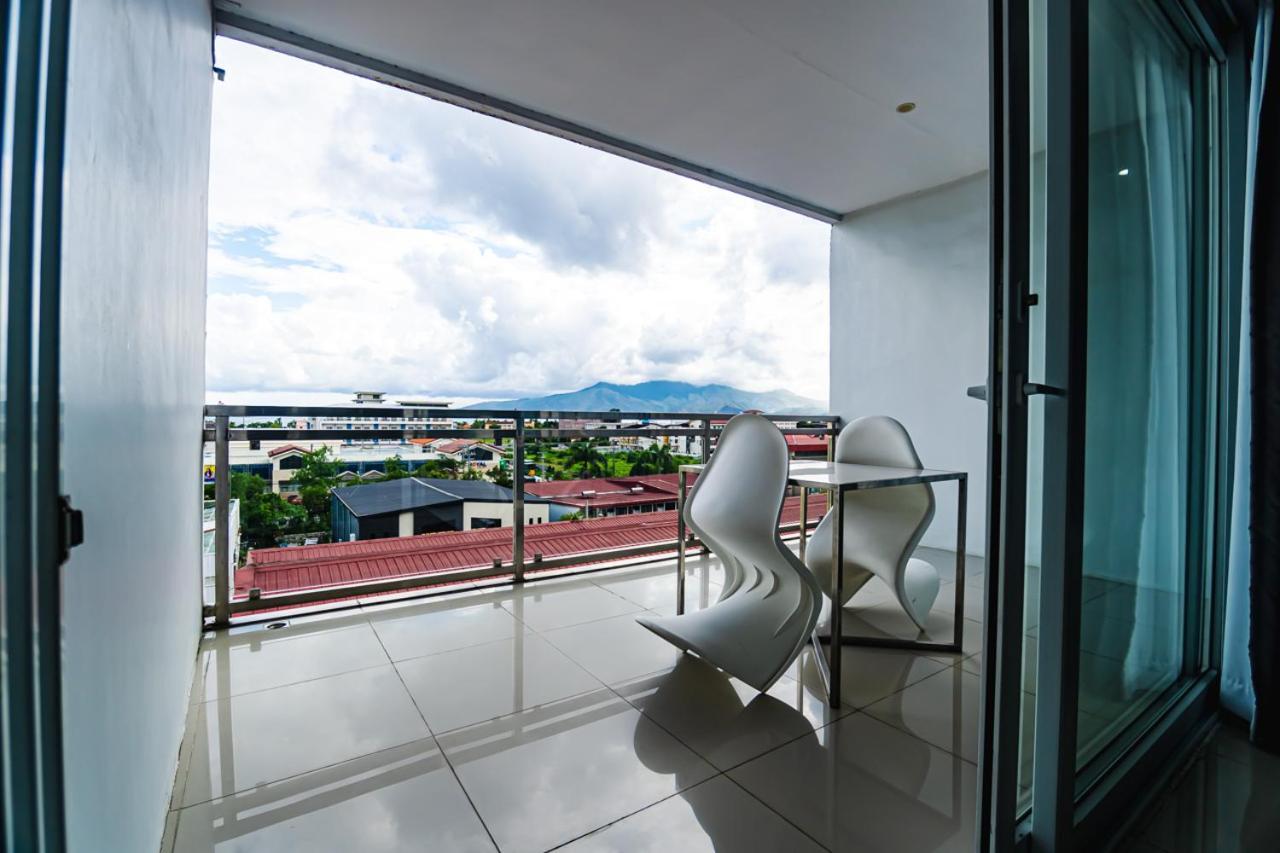 Chequers Suites Subic Bay Olongapo Zewnętrze zdjęcie